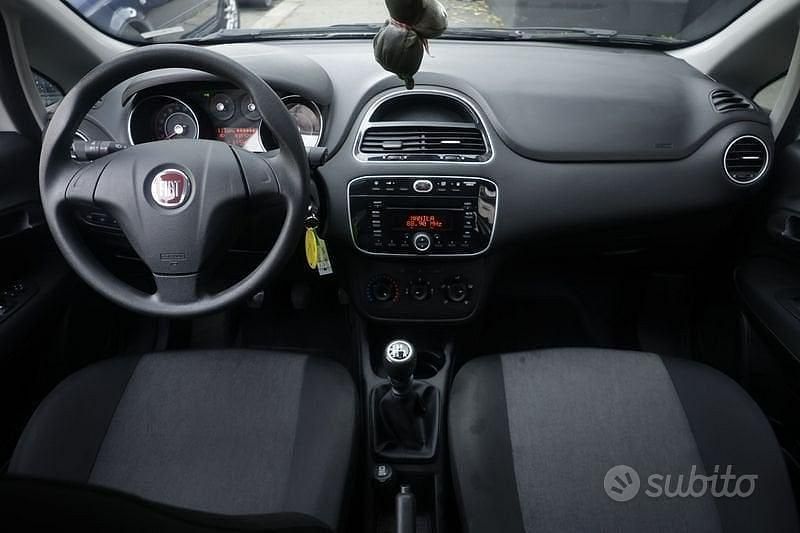 Usata Fiat Punto Street 78 CV (57 kW) 2017 Bianco Utilitaria