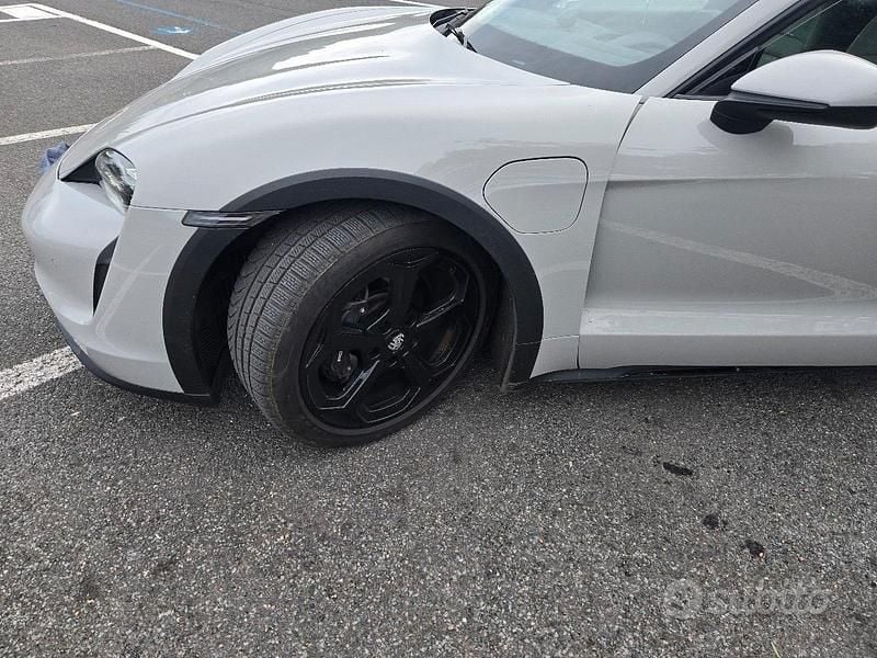 Usata Porsche Taycan 300 kW (408 CV) 2022 Bianco Berlina