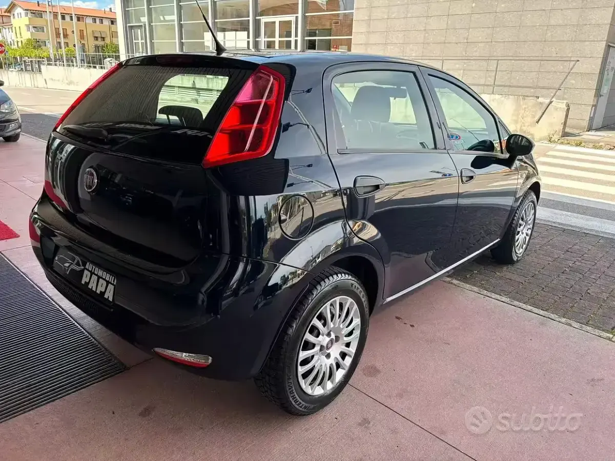 Usata Fiat Punto Street 69 CV (50 kW) 2018 Bluazzurro Utilitaria