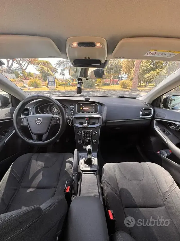 Usata Volvo V40 CC 120 CV (88 kW) 2017 Nero Station wagon