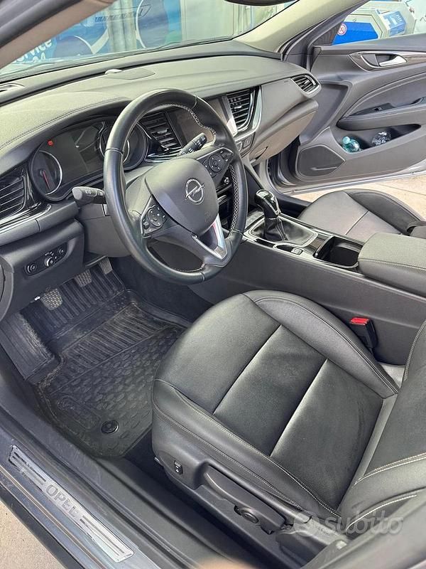 Usata Opel Insignia Innovation 170 CV (125 kW) 2017 Grigio Station wagon