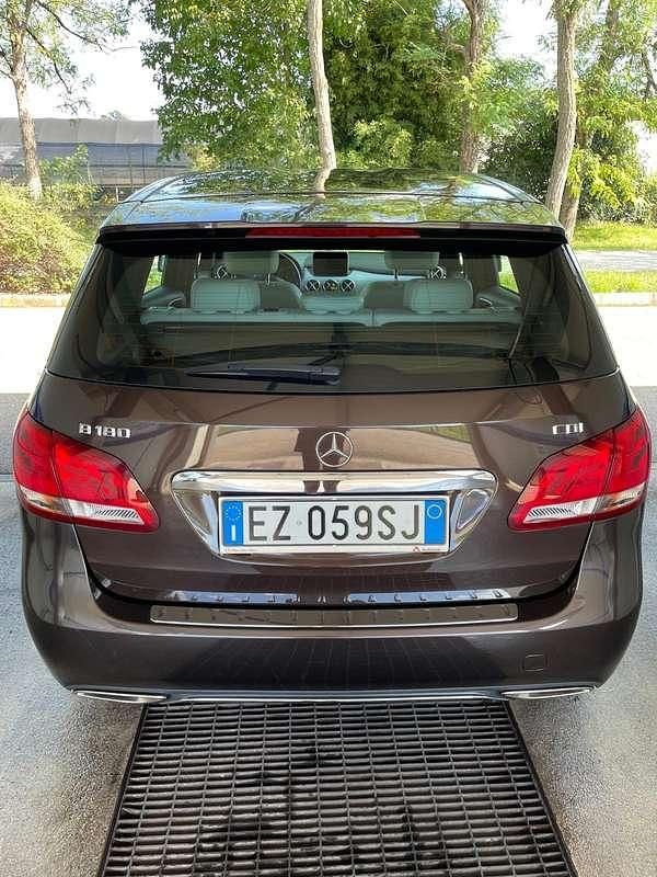 Gebraucht Mercedes B180 Premium 109 PS (80 kW) 2015 Van / Kleinbus