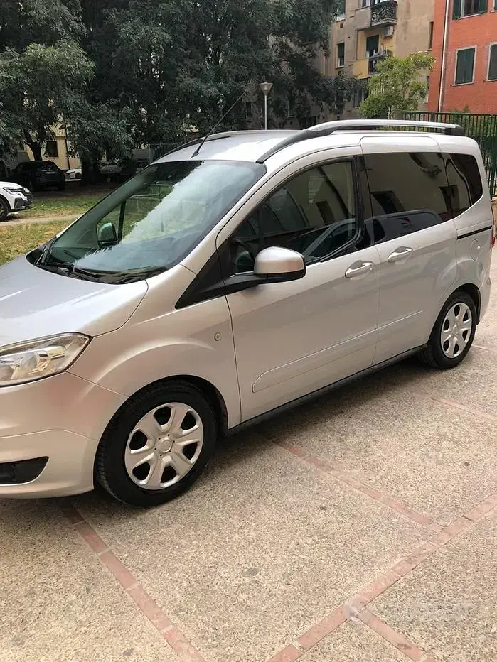 Usata Ford Tourneo Courier 75 CV (55 kW) 2015 Grigio Monovolume