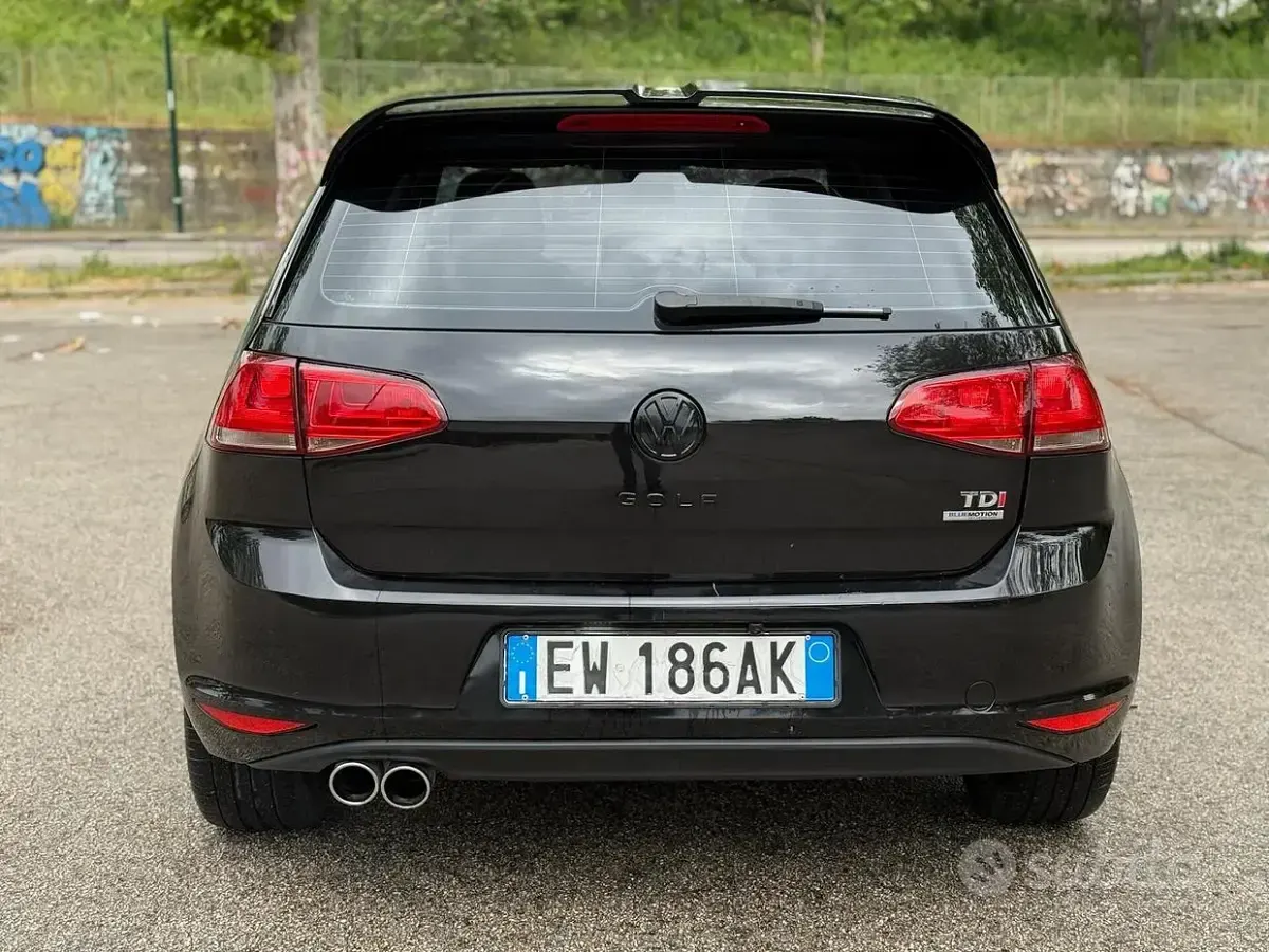 Second-hand VW Golf VII 105 CP (77 kW) 2014 Negru Berlinǎ