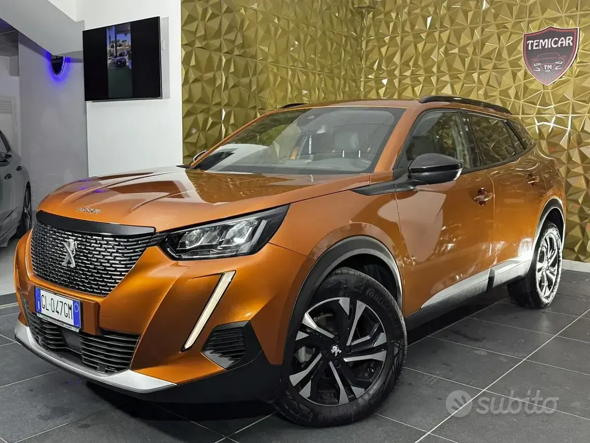 Usata Peugeot 2008 Allure 102 CV (75 kW) 2023 Arancione SUV