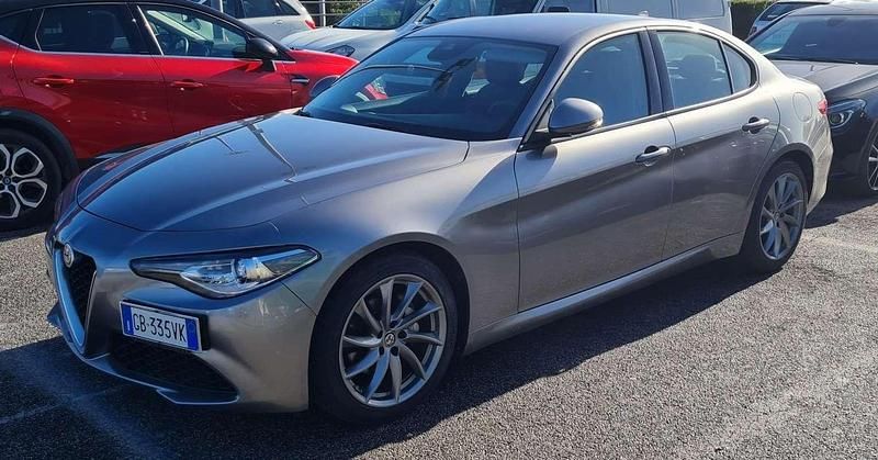 Usata Alfa Romeo Giulia 160 CV (117 kW) 2020 Argento Berlina