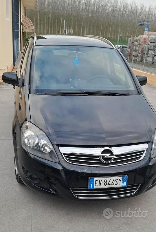 Usata Opel Zafira 2014 Nero Monovolume