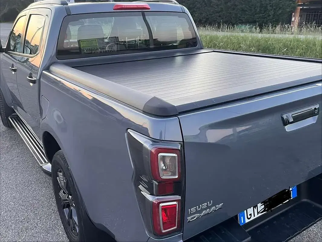 Usata Isuzu D-Max 163 CV (119 kW) 2023 Grigio Pick-up