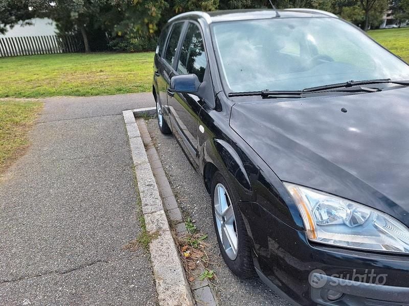 Usata Ford Focus 90 CV (66 kW) 2007 Nero Station wagon