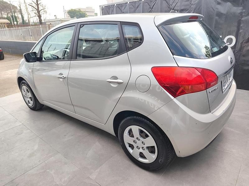 Usata Kia Venga 90 CV (66 kW) 2014 Argento Utilitaria