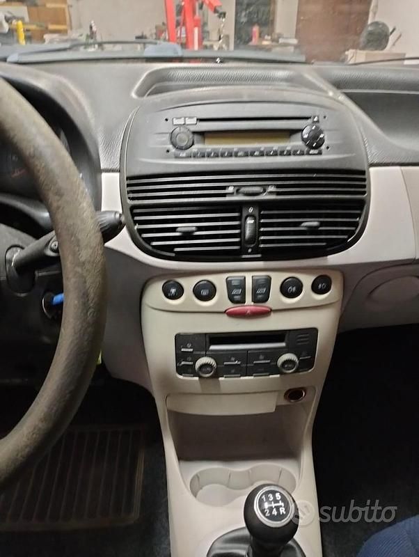 Usata Fiat Punto 2006 Blu Utilitaria