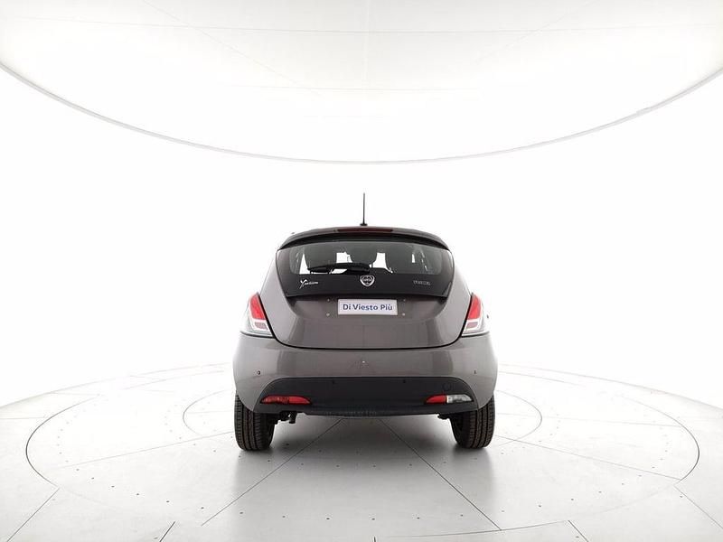 Usata Lancia Ypsilon Silver 69 CV (50 kW) 2020 Grigio Utilitaria