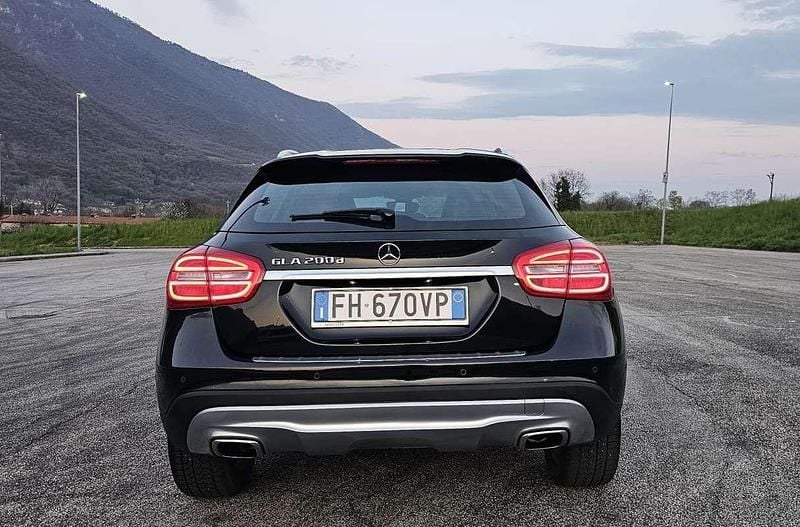 Usata Mercedes GLA200 136 CV (100 kW) 2016 Nero SUV