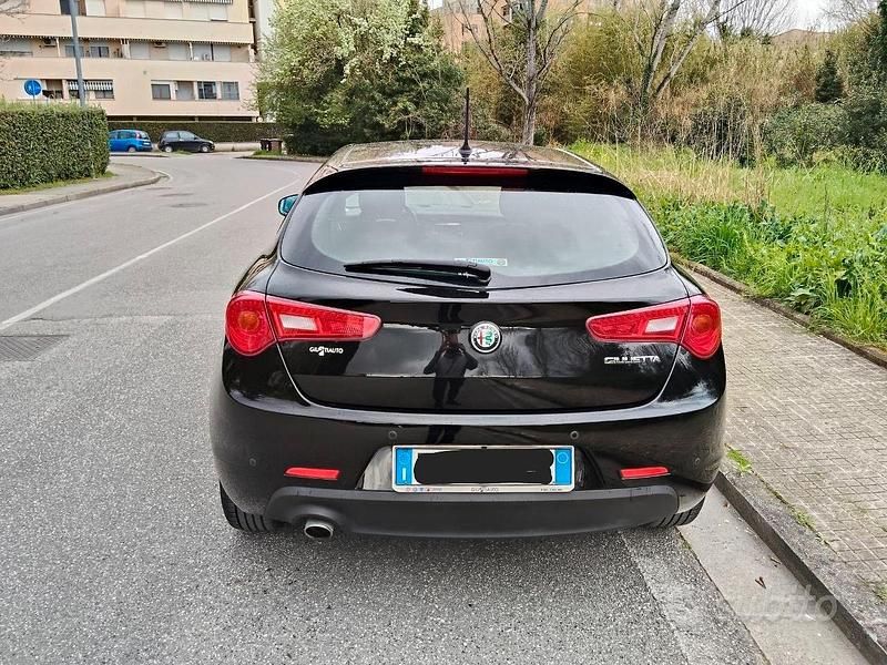 Usata Alfa Romeo Giulietta 120 CV (88 kW) 2018 Nero Utilitaria