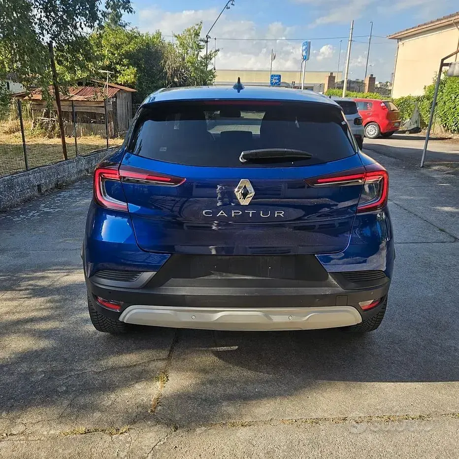 Usata Renault Captur Techno 101 CV (74 kW) 2024 Blu SUV