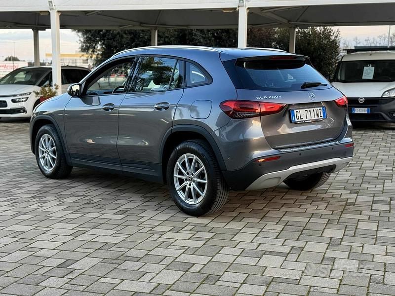 Usata Mercedes GLA200 Business 150 CV (110 kW) 2022 Grigio SUV