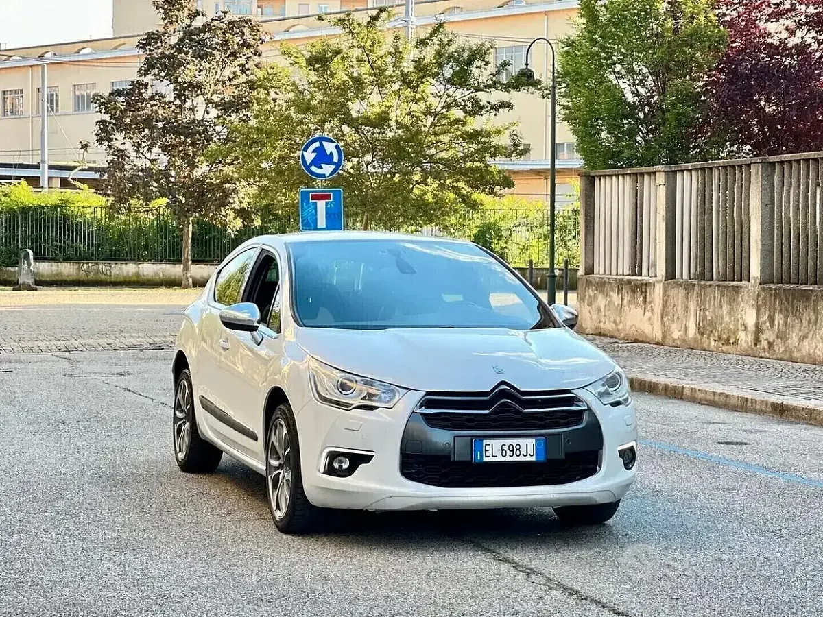 Usata DS Automobiles DS4 So Chic 120 CV (88 kW) 2012 Bianco Berlina