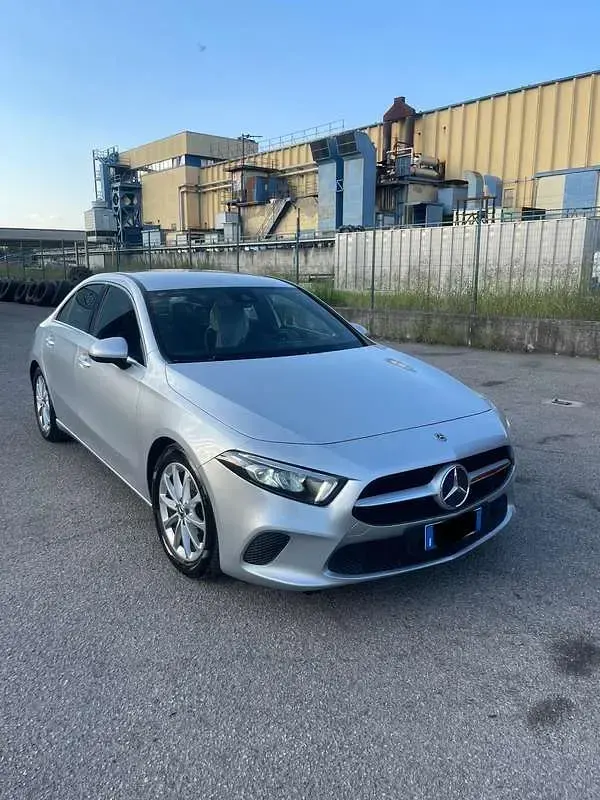 Usata Mercedes A180 136 CV (100 kW) 2020 Grigio Berlina