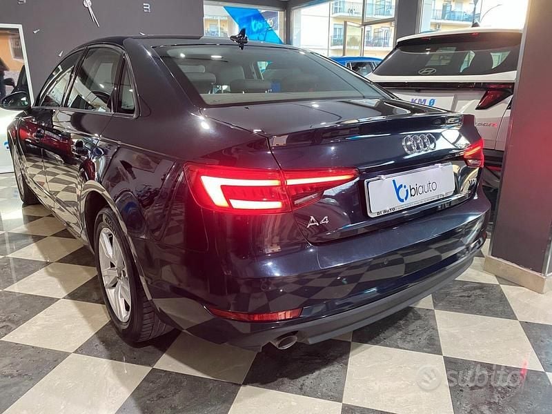 Usata Audi A4 Design 150 CV (110 kW) 2015 Blu Berlina