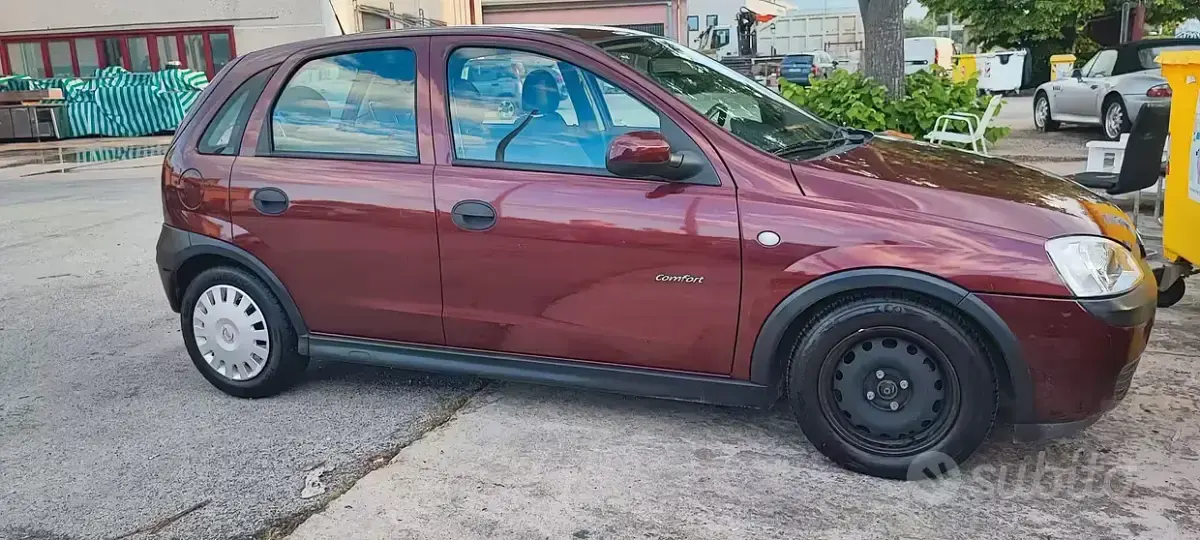 Usata Opel Corsa 65 CV (47 kW) 2002 Rosso Utilitaria