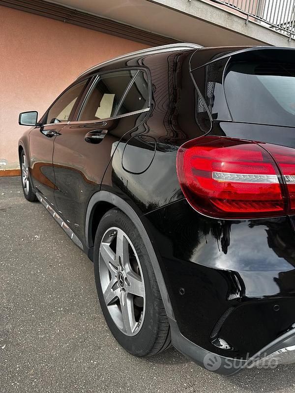 Usata Mercedes GLA180 122 CV (89 kW) 2018 Nero SUV