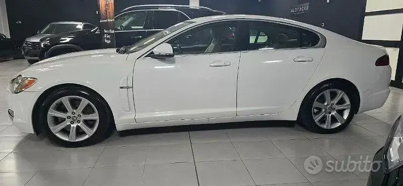Usata Jaguar XF Luxury 241 CV (177 kW) 2010 Bianco Berlina