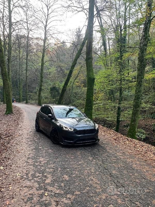 Usata Ford Focus ST-Line 120 CV (88 kW) 2018 Grigio Berlina