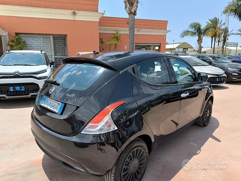 Usata Lancia Ypsilon S 69 CV (50 kW) 2022 Nero Utilitaria