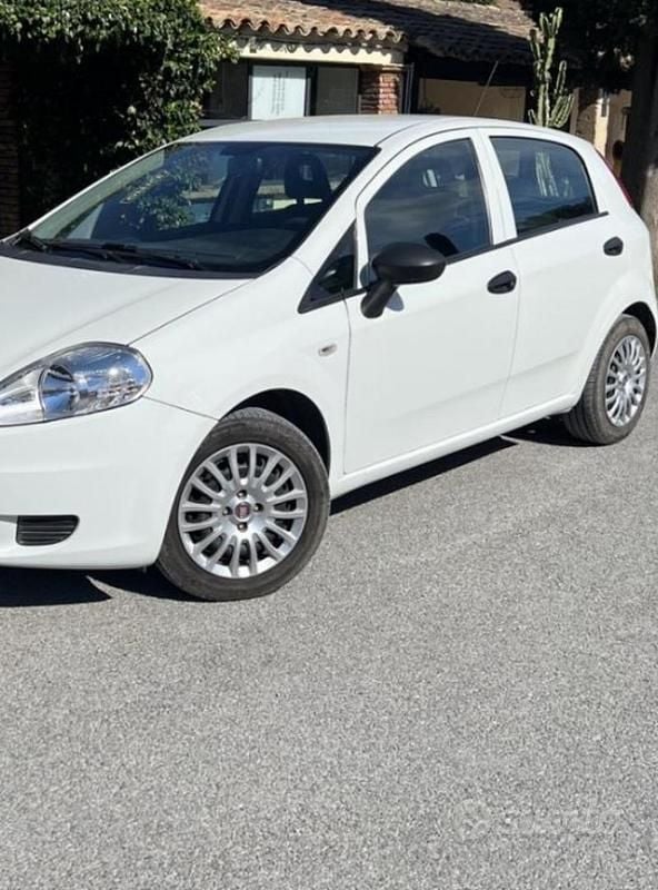 Usata Fiat Punto Dynamic 77 CV (56 kW) 2009 Bianco Utilitaria