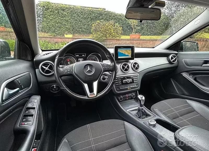 Usata Mercedes GLA200 Executive 136 CV (100 kW) 2015 Nero SUV
