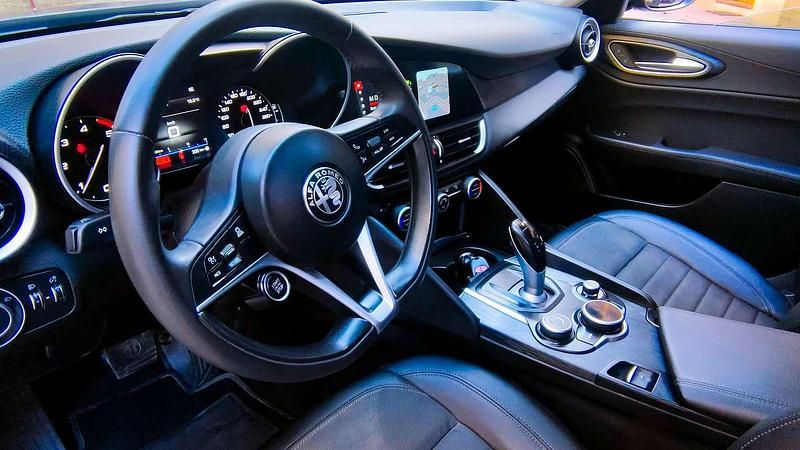 Usata Alfa Romeo Giulia Executive 160 CV (117 kW) 2019 Blu/azzurro Berlina