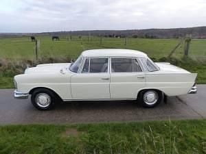 Usata Mercedes 220 110 CV (80 kW) 1965 Beige Berlina