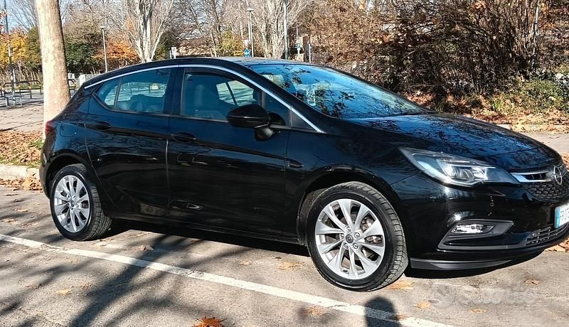 Usata Opel Astra 110 CV (80 kW) 2018 Nero Berlina