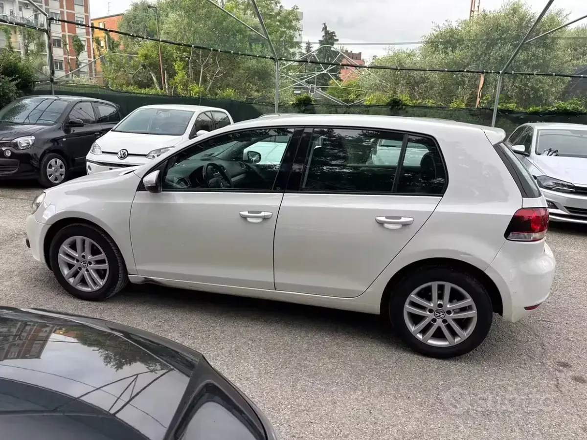 Usata VW Golf VI Highline 105 CV (77 kW) 2010 Bianco Utilitaria