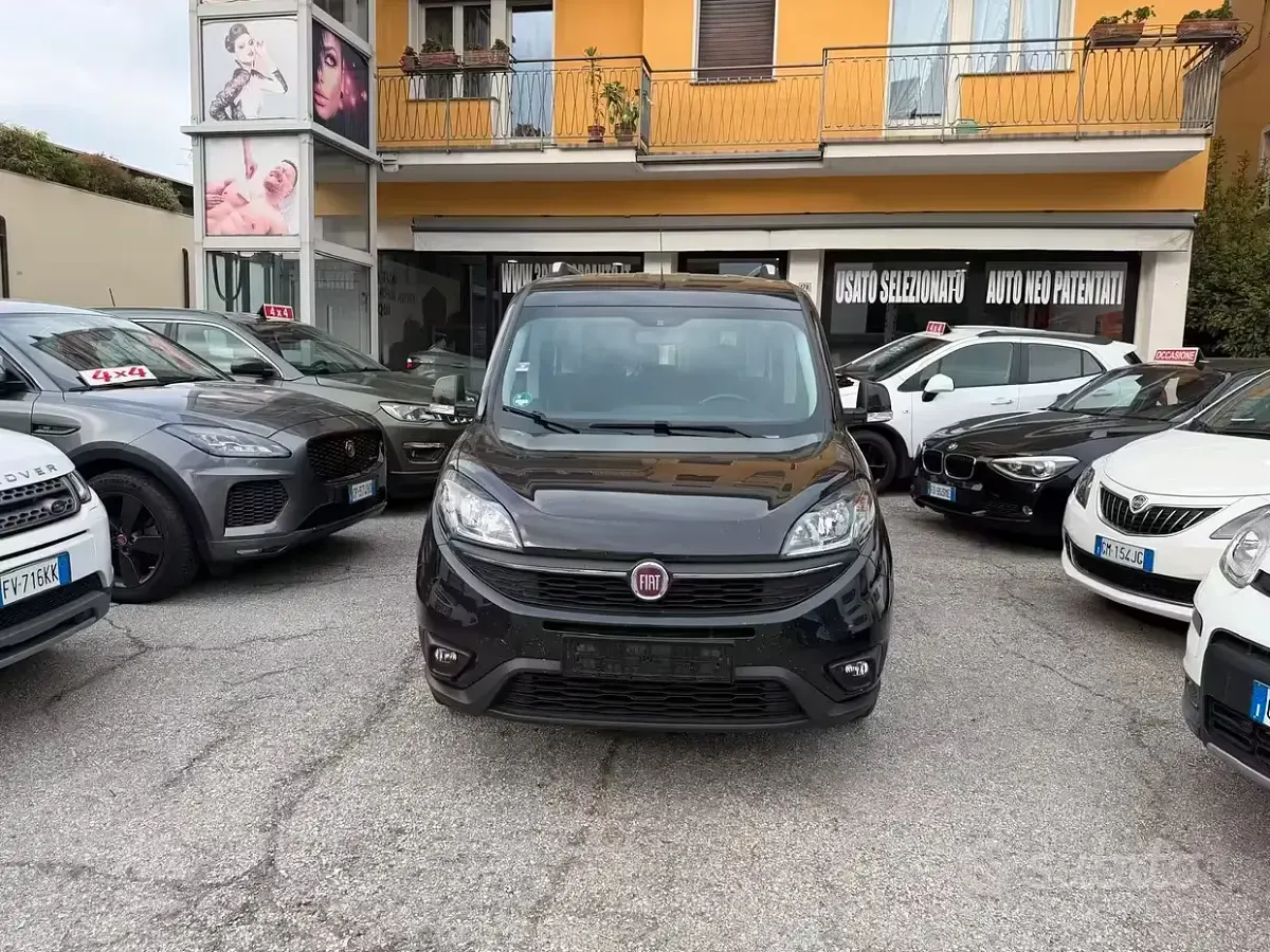 Usata Fiat Doblò Lounge 95 CV (69 kW) 2018 Nero Monovolume