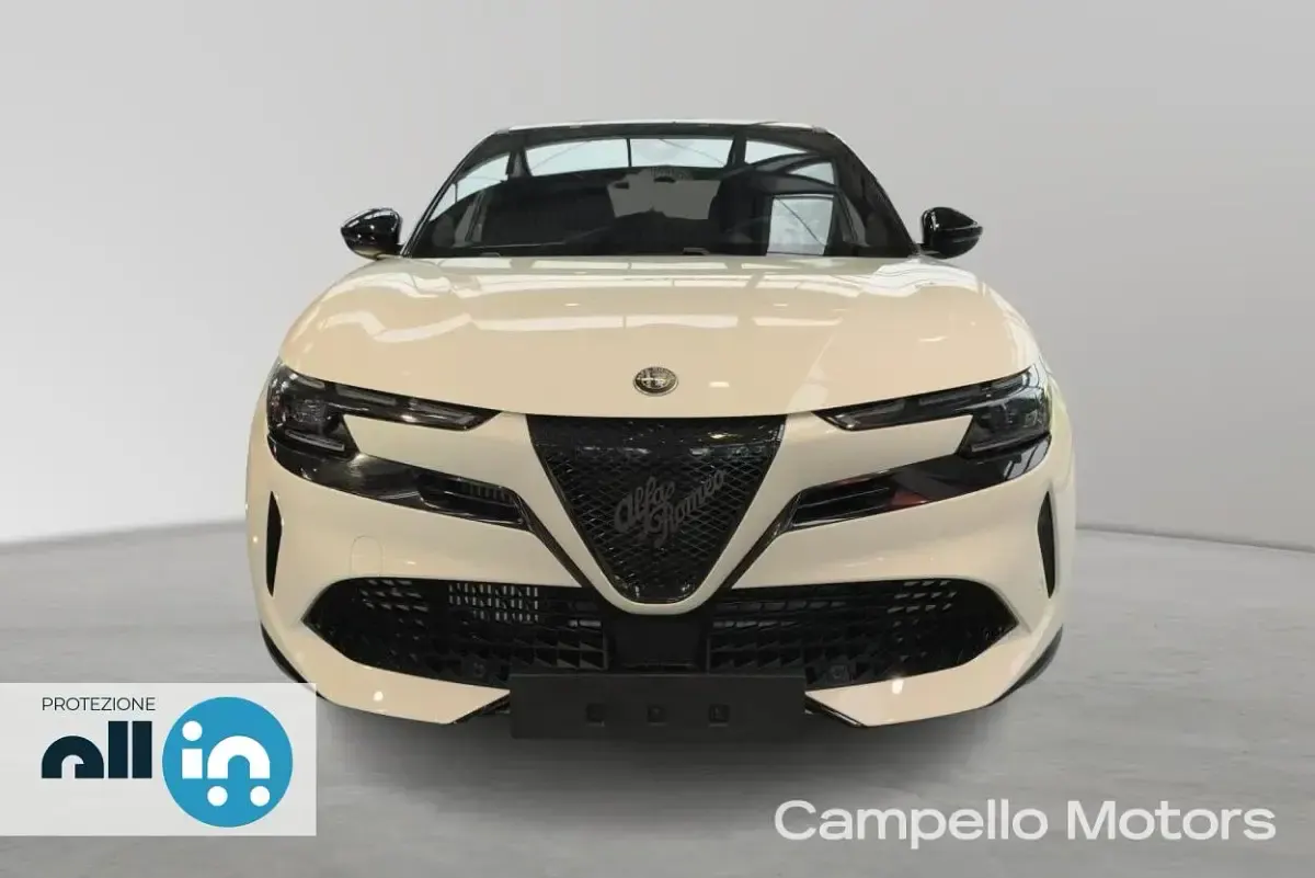 Nuova Alfa Romeo GT Junior 136 CV (100 kW) 2026 Bianco sempione con tetto nero SUV