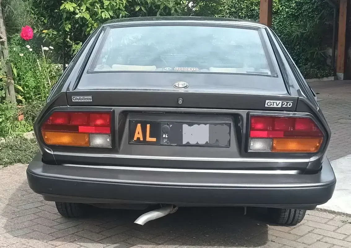 Usata Alfa Romeo GTV 120 CV (88 kW) 1983 Grigio Coupé