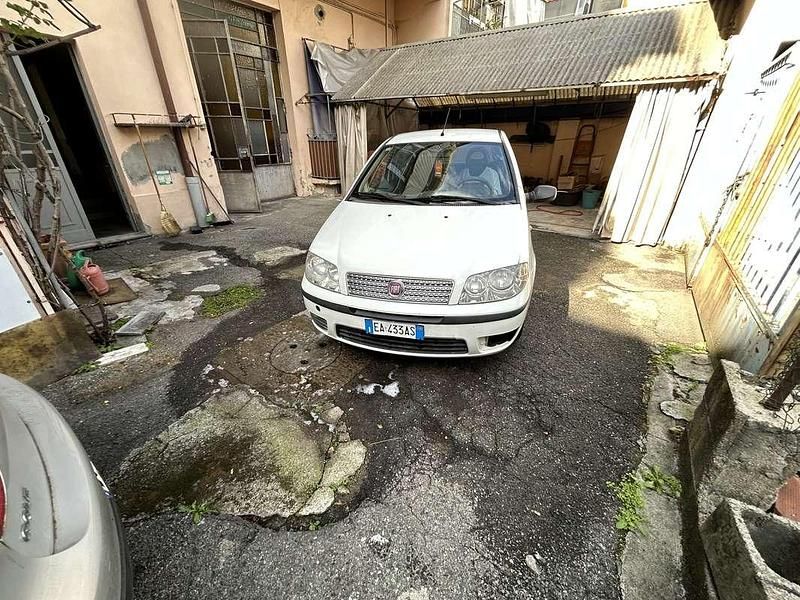 Usata 2010 Fiat Punto Active Due volumi | 1600 € (Super prezzo) - Immagine 1/4