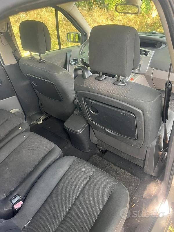 Usata Renault Scénic II 130 CV (95 kW) 2007 Grigio Monovolume