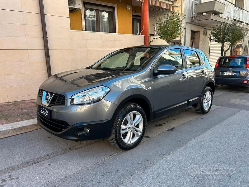 Grigio Usata 2012 Nissan Qashqai Tekna SUV | 7490 € (Cara) - Immagine 1/4