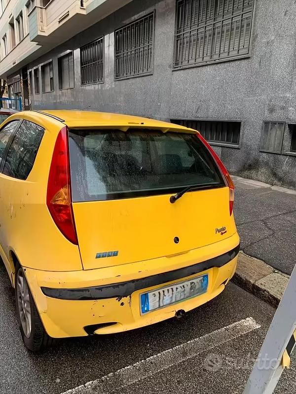Usata Fiat Punto 80 CV (58 kW) 2000 Giallo Utilitaria