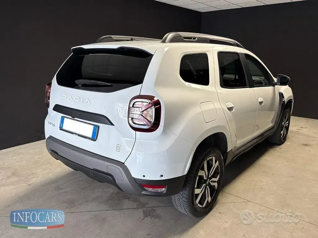 Usata Dacia Duster Journey 116 CV (85 kW) 2023 Bianco pastello SUV