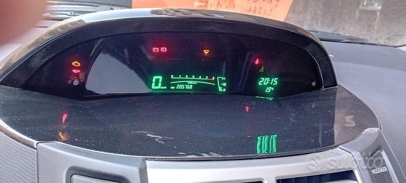 Begagnad Toyota Yaris 90 HK (66 kW) 2007 Grå Halvkombi