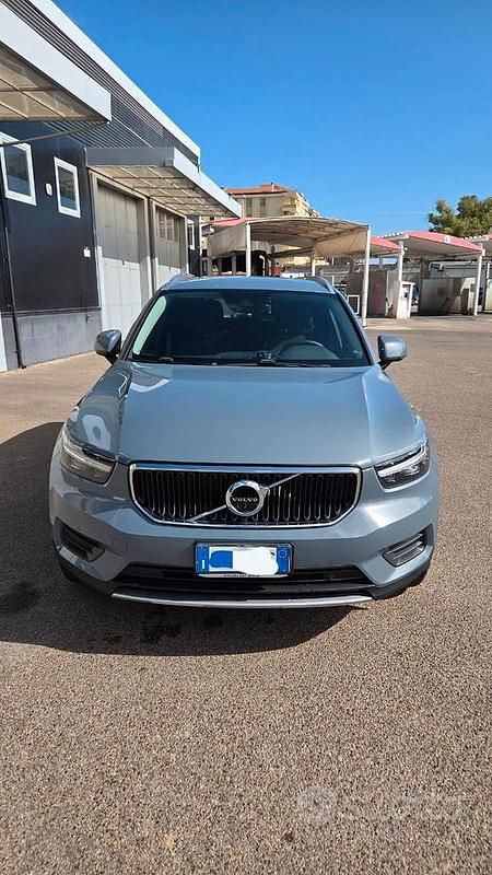 Usata Volvo XC40 Momentum 163 CV (119 kW) 2022 Grigio SUV