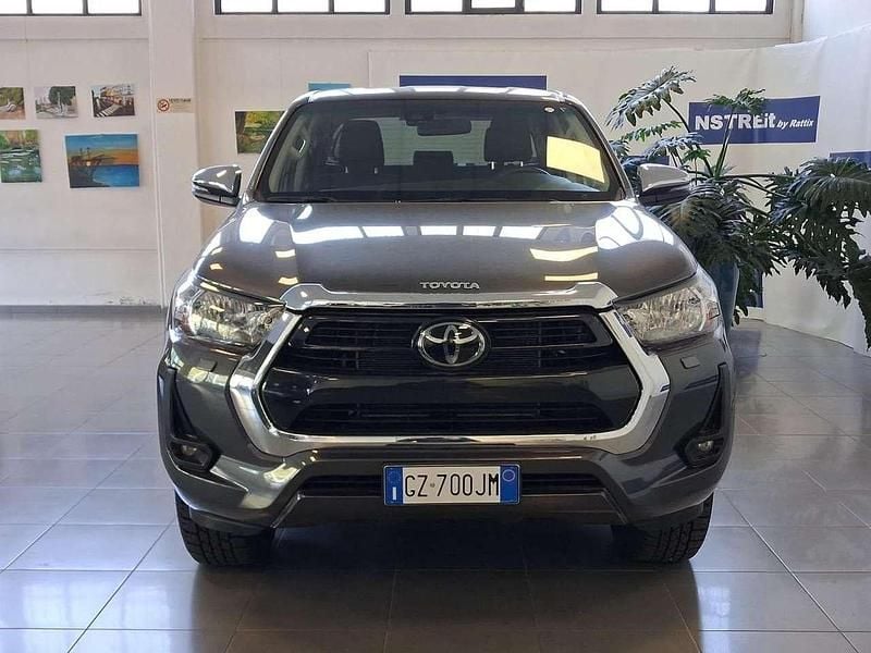 Usata Toyota HiLux Lounge 150 CV (110 kW) 2025 Dark grey Pick-up