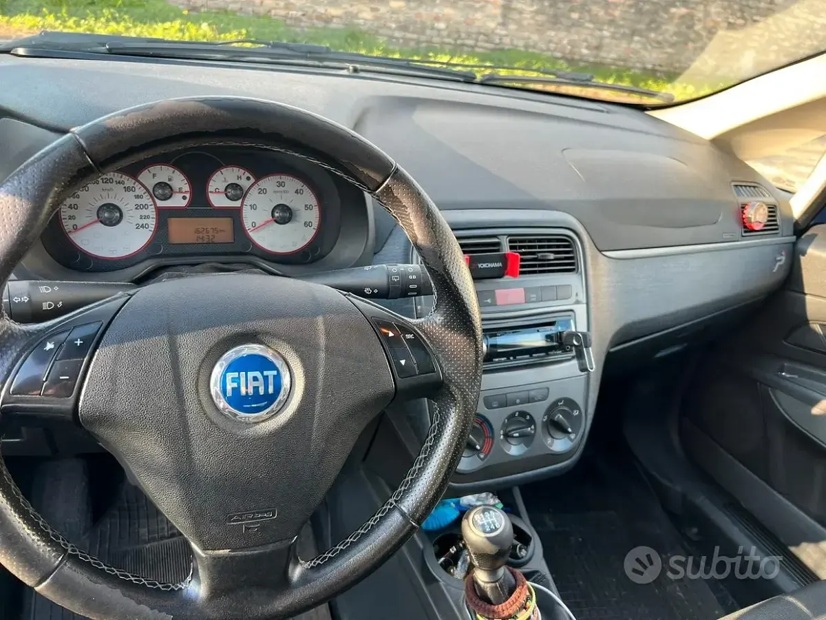 Usata Fiat Punto 131 CV (96 kW) 2006 Utilitaria