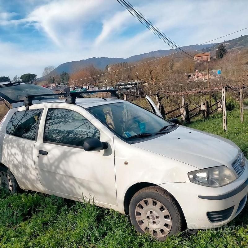 Usata Fiat Punto Classica 77 CV (56 kW) 2010 Bianco Utilitaria