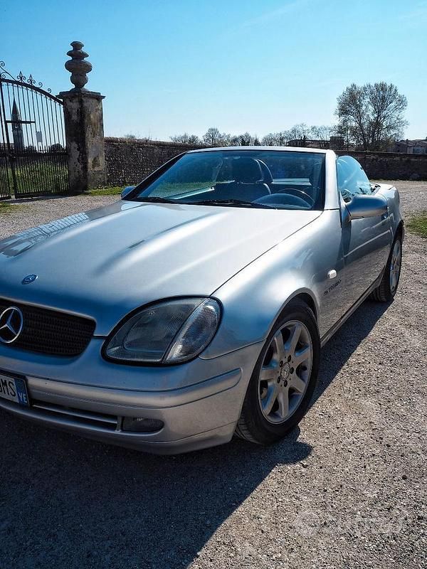 Usata Mercedes SLK230 193 CV (141 kW) 1999 Argento Cabrio