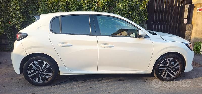 Usata Peugeot 208 101 CV (74 kW) 2021 Bianco Utilitaria