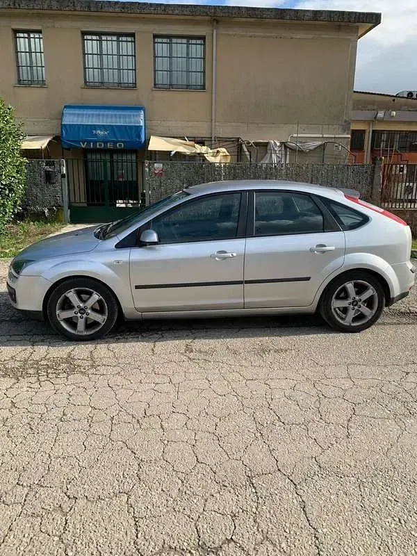 Usata Ford Focus 136 CV (100 kW) 2006 Argento Berlina